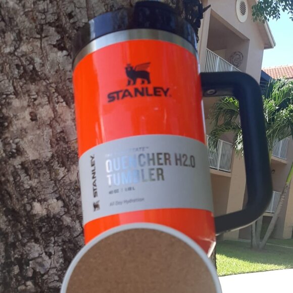 Stanley Steel H2.0 Flowstate Quencher Tumbler - 40 oz Made for USA Original - Picture 3 of 10